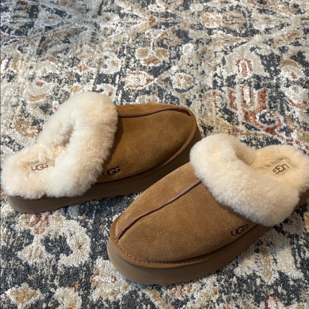 Brand New! UGG Brown and Cream Slippers - Picture 4 of 6